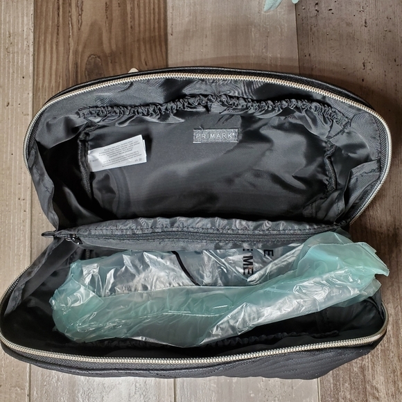 NWT Primark Black Cosmetic Bag with Quilted Texture and Gold Hardware Letter "L" - Picture 10 of 16